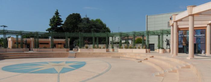 Montpellier : Odysseum, place du XXe siècle