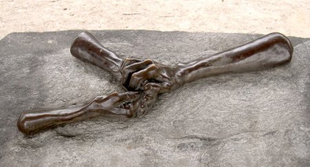 Louise Bourgeois : The Welcomming Hand