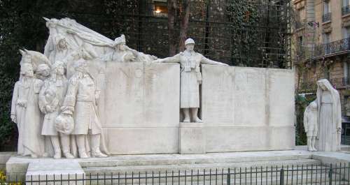 Charles Yrondi : Monument aux Morts